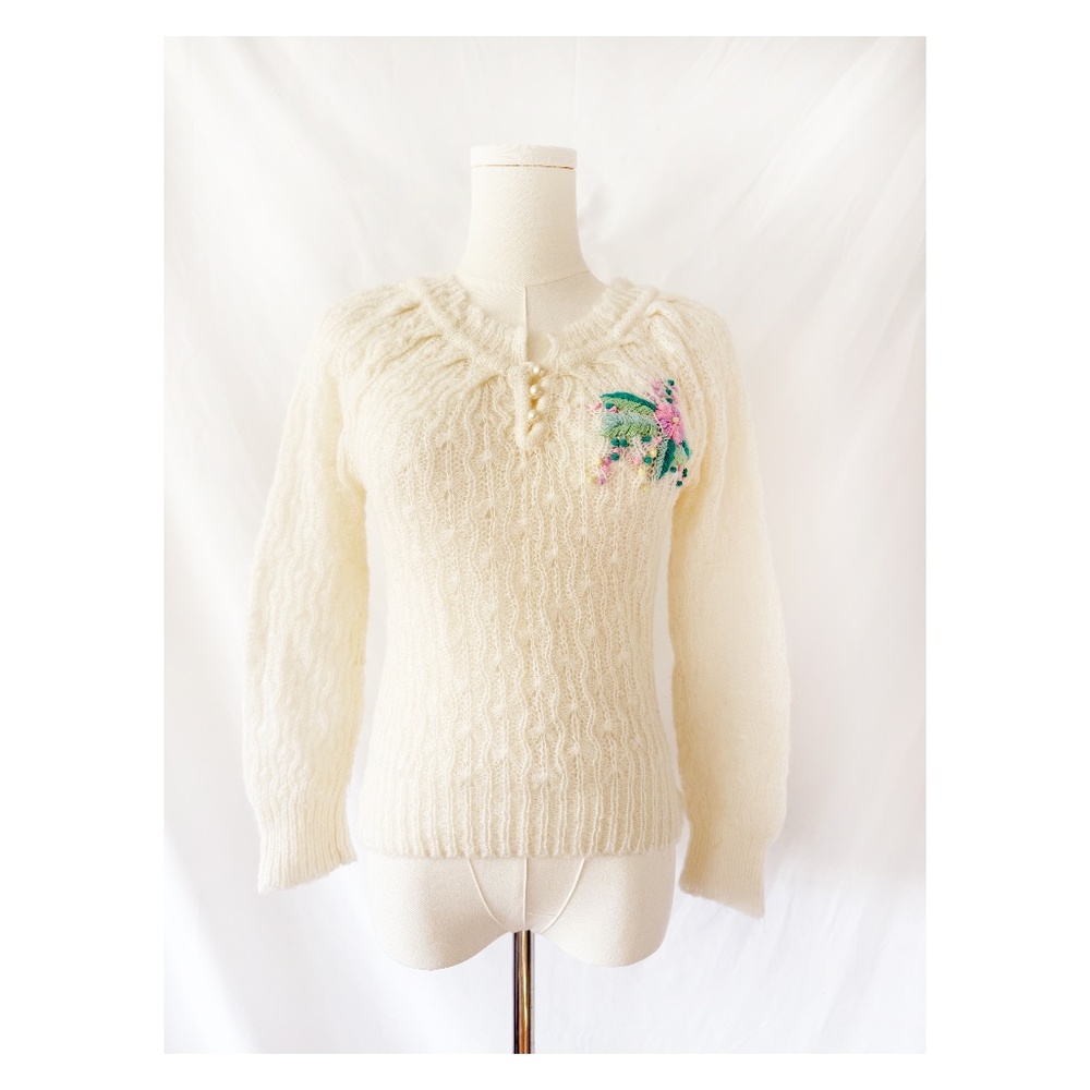 GITANO White Knit Sweater with Floral Detail Medium